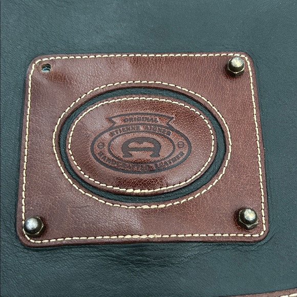 Elegant Green and Brown Leather Shoulder Bag - Picture 2 of 6